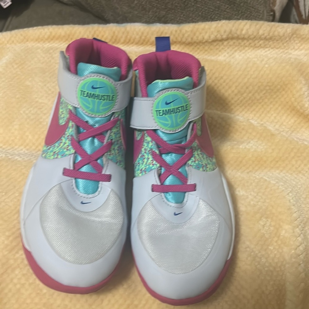GIRLS NIKE SHOES